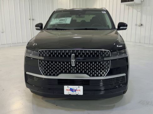 New 2026 Lincoln Navigator Premiere AWD/4WD image 4