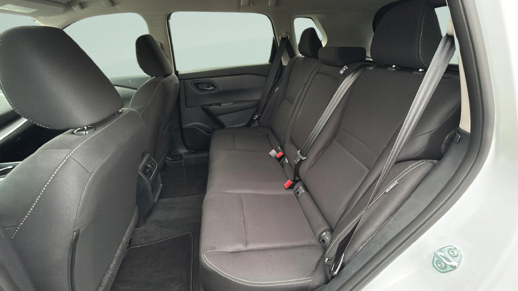 Used 2025 Nissan Rogue S FWD image 13