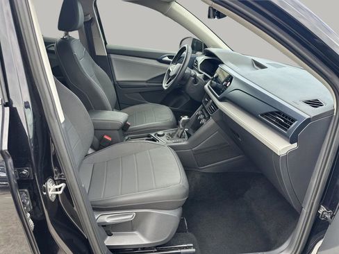 Used 2024 Volkswagen Taos SE image 14