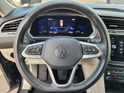 Certified 2022 Volkswagen Tiguan SE w/ Panoramic Sunroof Package image 9