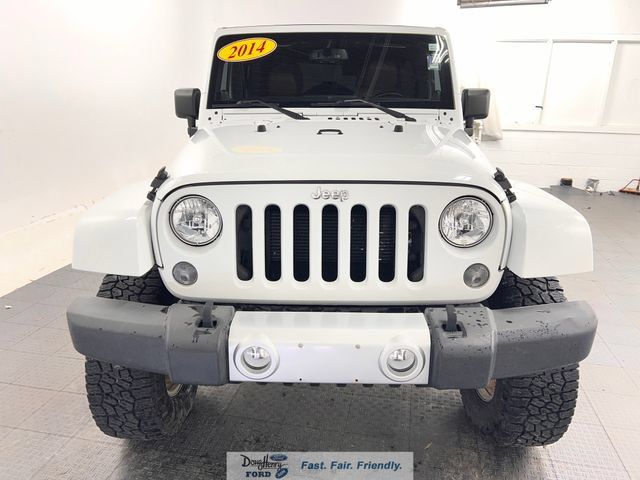 Used 2014 Jeep Wrangler Unlimited Sahara w/ Dual Top Group AWD/4WD image 2