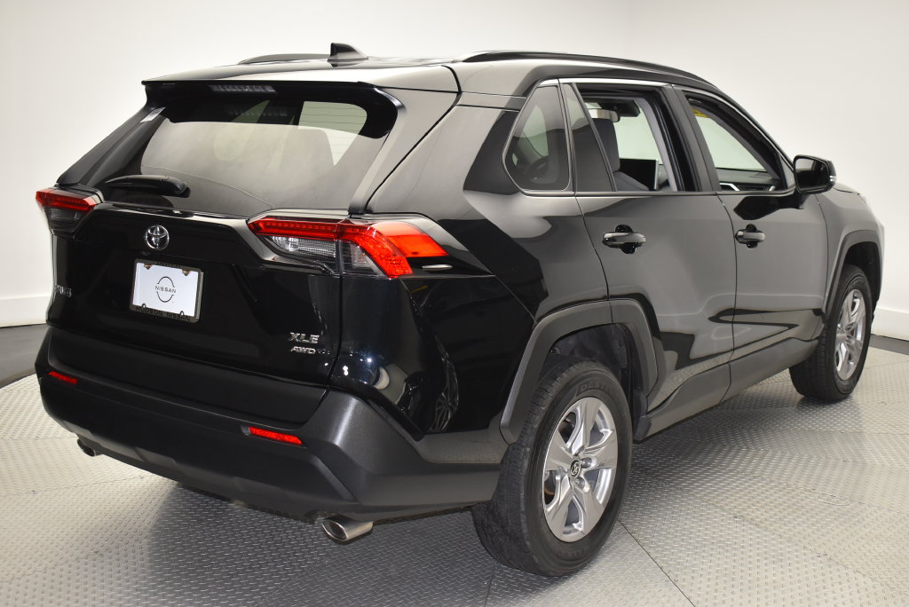 Used 2025 Toyota RAV4 XLE AWD/4WD image 5
