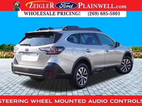Used 2020 Subaru Outback Premium image 5