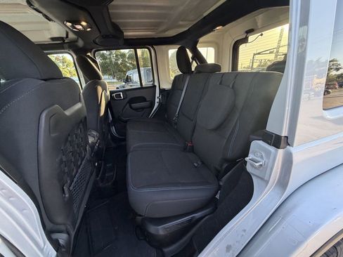 Used 2023 Jeep Wrangler Unlimited Rubicon 4xe AWD/4WD image 16