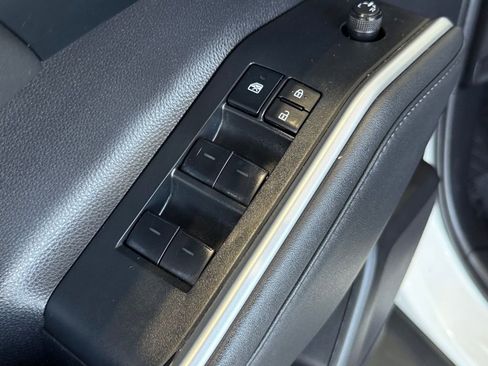 Used 2023 Toyota Highlander XLE image 19