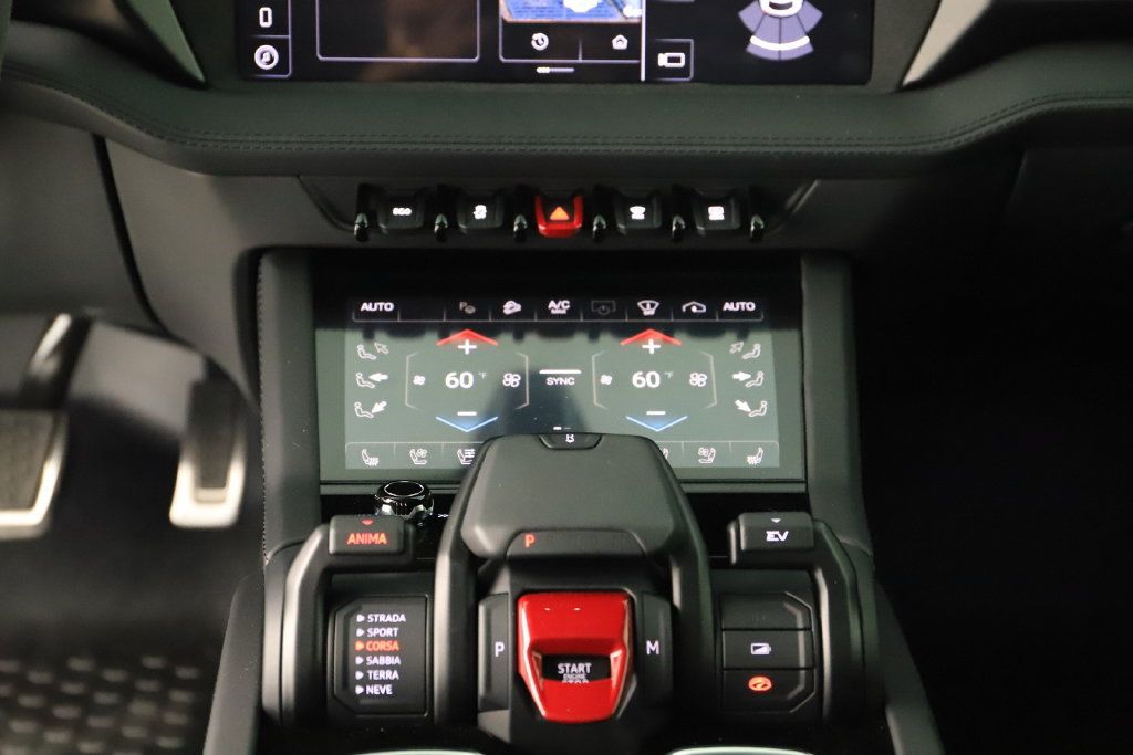 Used 2025 Lamborghini Urus SE AWD/4WD image 22