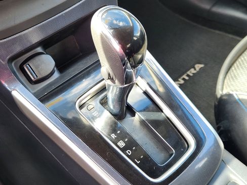 Used 2016 Nissan Sentra SR w/ SR Premium Package image 12