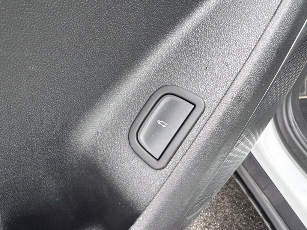 Used 2025 Chevrolet Traverse LT AWD/4WD image 16