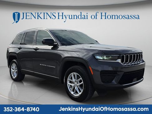 Used 2024 Jeep Grand Cherokee Laredo X w/ Luxury Tech Group I RWD image 12