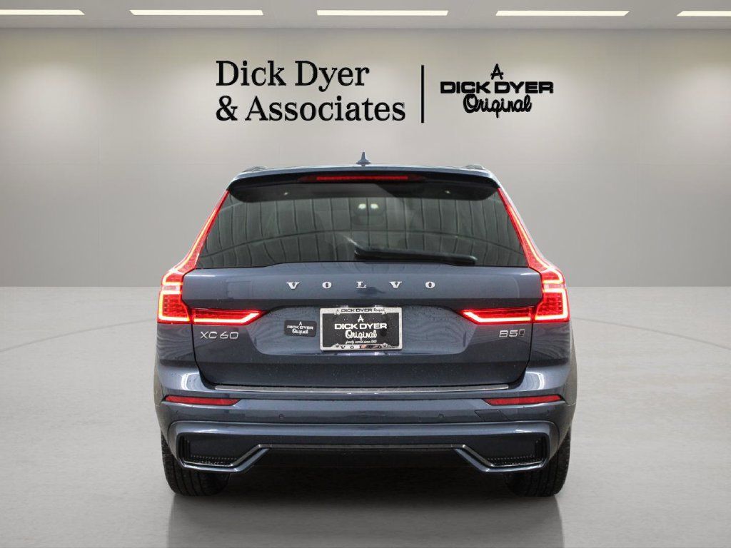 Used 2024 Volvo XC60 B5 Core w/ Protection Package Premier AWD/4WD image 10