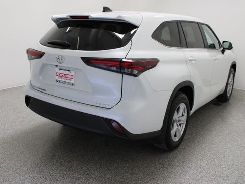 Used 2025 Toyota Highlander LE AWD/4WD image 7