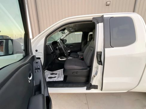 Used 2024 Nissan Frontier SV RWD image 15