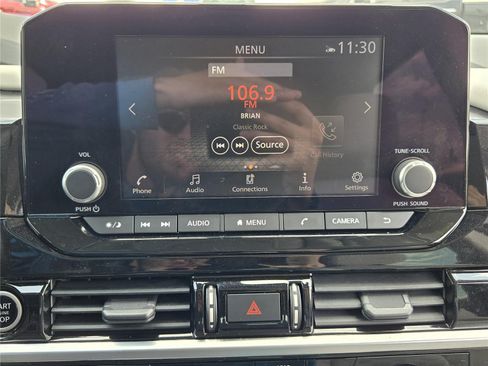 Used 2022 Nissan Pathfinder SV FWD image 14