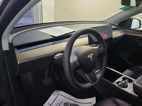 Used 2023 Tesla Model Y Long Range image 4