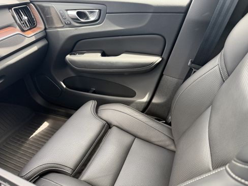 Certified 2023 Volvo XC60 B5 Ultimate w/ Climate Package FWD image 17
