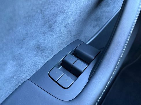 Used 2024 Tesla Model Y Long Range image 22