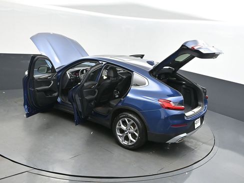 Certified 2025 BMW X4 xDrive30i image 3