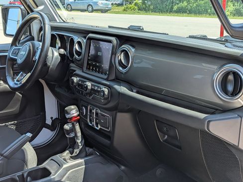 Used 2022 Jeep Gladiator Overland AWD/4WD image 32
