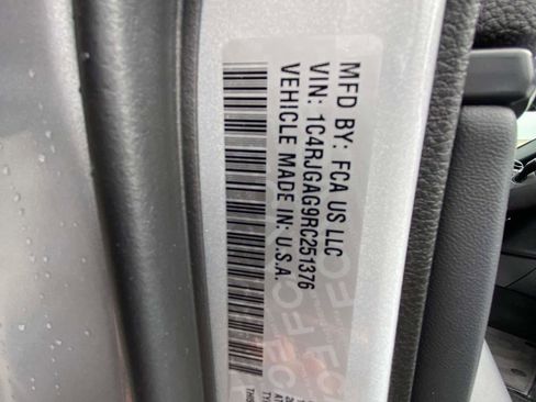 Certified 2024 Jeep Grand Cherokee Altitude image 13