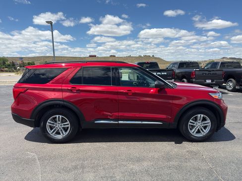Used 2023 Ford Explorer XLT w/ Class IV Trailer Tow Package AWD/4WD image 4