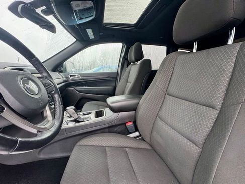 Used 2021 Jeep Grand Cherokee Laredo w/ Security & Convenience Group AWD/4WD image 13