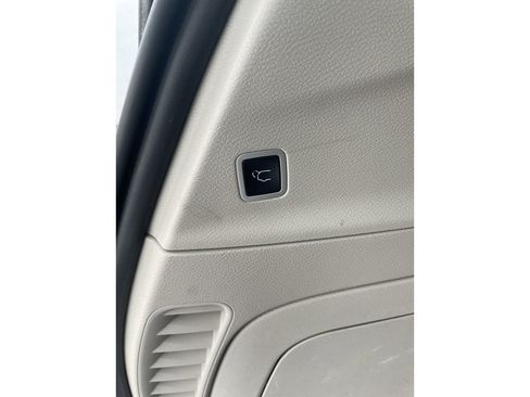 Used 2024 Chrysler Pacifica Select FWD image 10