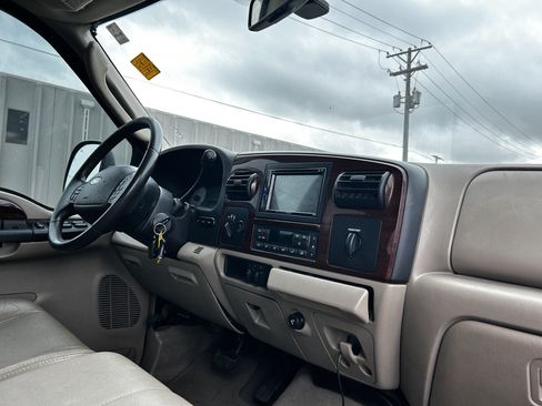 Used 2006 Ford F350 Lariat AWD/4WD image 14
