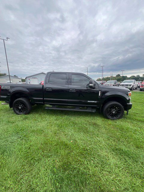 Used 2022 Ford F250 XLT w/ Black Appearance Package AWD/4WD image 4