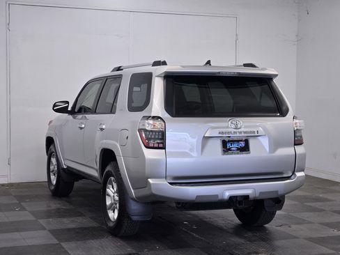 Used 2022 Toyota 4Runner SR5 Premium w/ Moonroof Package RWD image 5