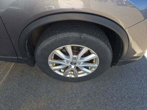 Used 2020 Nissan Rogue SV AWD/4WD image 3