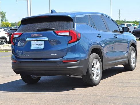 Used 2024 GMC Terrain SLE AWD/4WD image 3