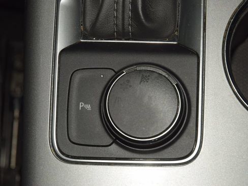 Used 2019 Chevrolet Blazer LT FWD image 34