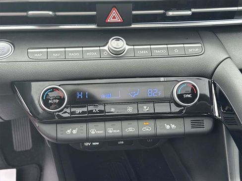 Certified 2025 Hyundai Elantra Limited image 29