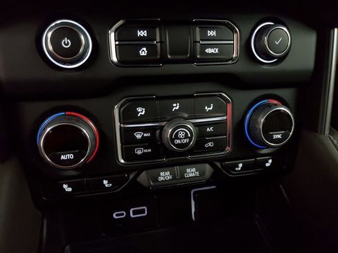 Used 2024 Chevrolet Tahoe LT w/ Luxury Package image 16