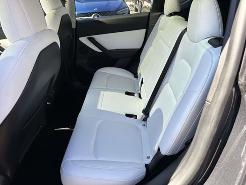 Used 2021 Tesla Model Y Performance image 18