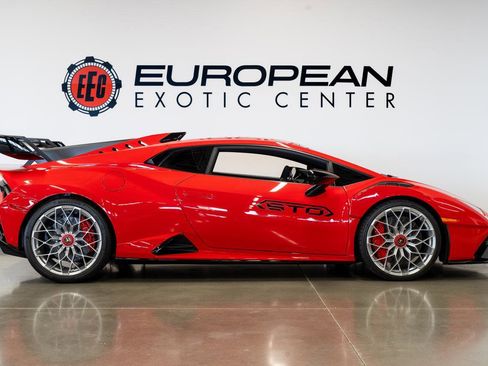Used 2023 Lamborghini Huracan STO image 17