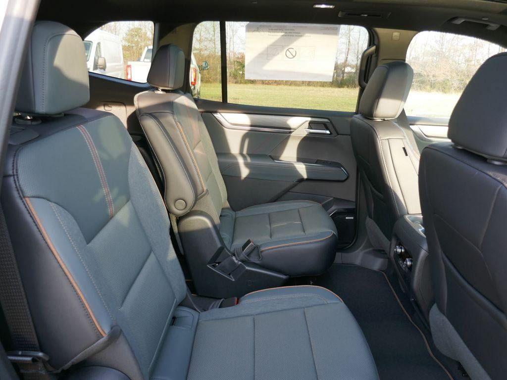 New 2026 GMC Acadia AT4 AWD/4WD image 13