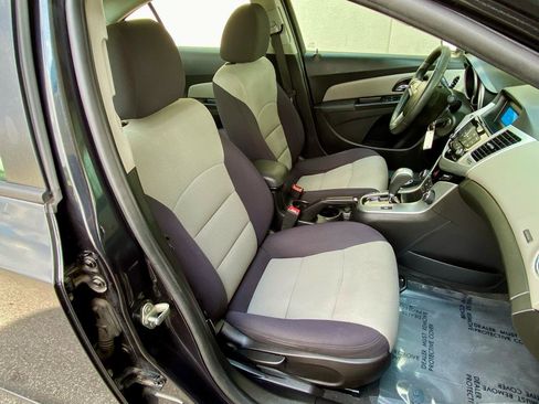 Used 2014 Chevrolet Cruze LS FWD image 20