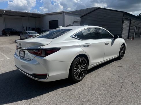 Used 2022 Lexus ES 300h w/ Premium Package FWD image 7