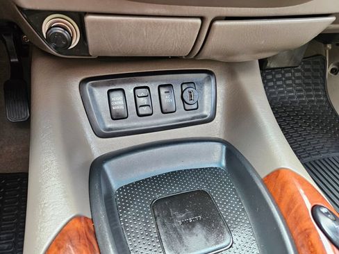 Used 2005 Toyota Sequoia Limited AWD/4WD image 26