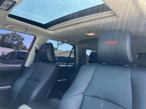 Used 2018 Toyota 4Runner TRD Off-Road Premium AWD/4WD image 16