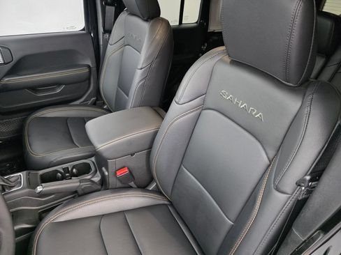 Used 2024 Jeep Wrangler Unlimited Sahara w/ Technology Group AWD/4WD image 11