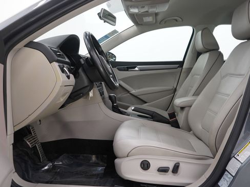 Used 2017 Volkswagen Passat 1.8T R-Line image 17