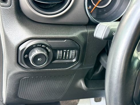 Used 2022 Jeep Wrangler Unlimited Sport AWD/4WD image 11