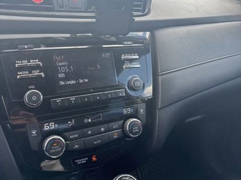 Used 2017 Nissan Rogue SV FWD image 7
