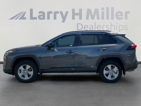 Used 2024 Toyota RAV4 LE AWD/4WD image 2