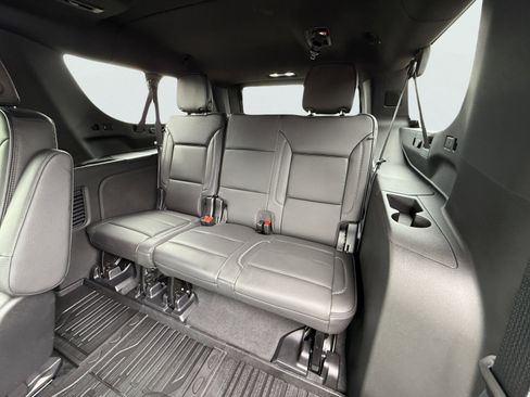 Used 2024 GMC Yukon XL Denali w/ Advanced Technology Package image 11