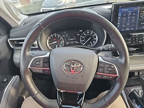 Used 2021 Toyota Highlander Platinum image 17