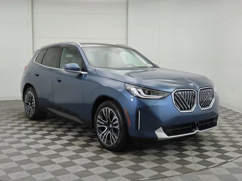 Certified 2025 BMW X3 xDrive30i w/ Premium Package AWD/4WD image 3