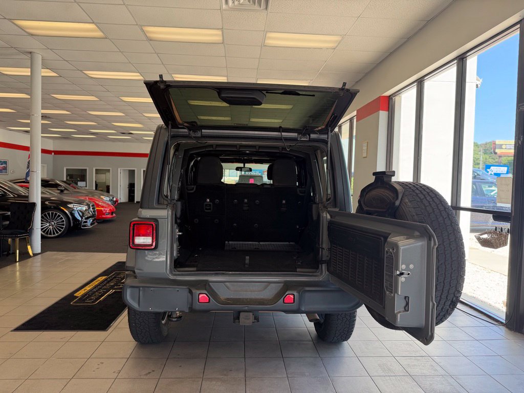 Used 2018 Jeep Wrangler Unlimited Sahara AWD/4WD image 11
